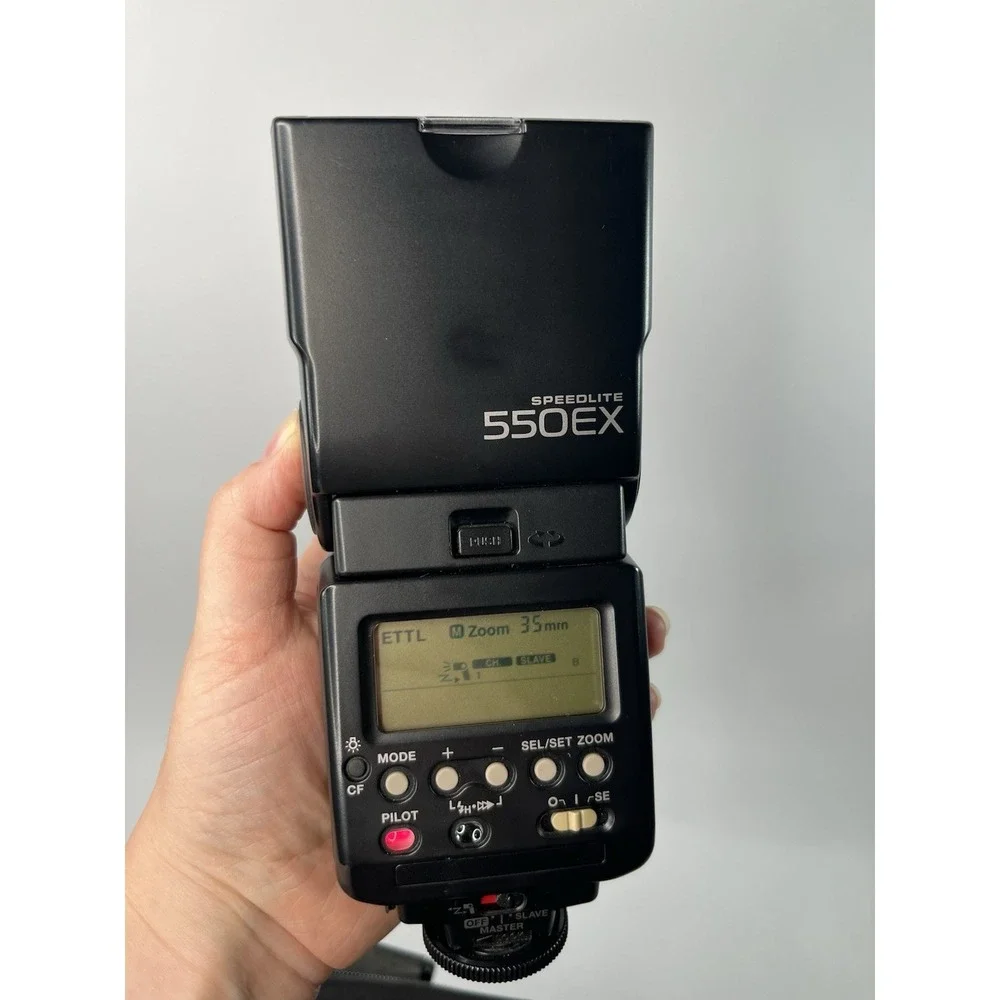 Canon Speedlite 550EX Shoe Mount Flash With Case
